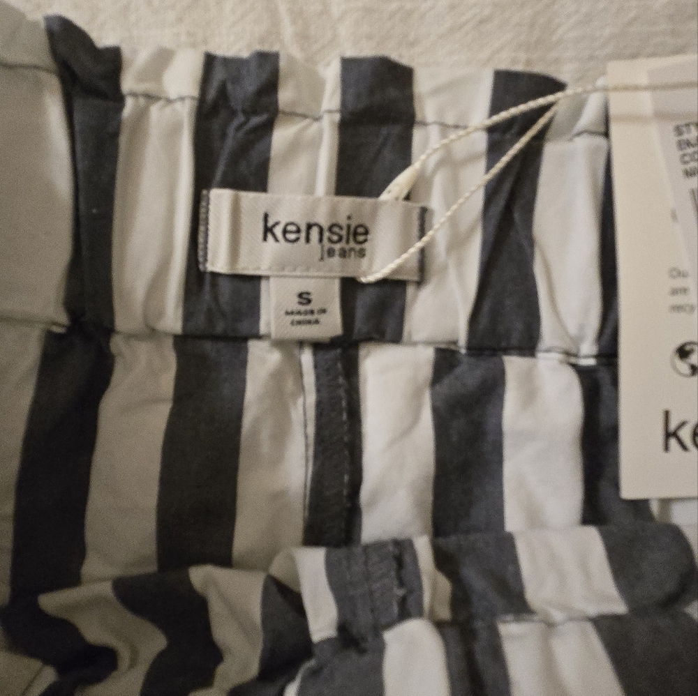 NWT Kensie Striped Blue and White Paperbag Shorts - Picture 3 of 5